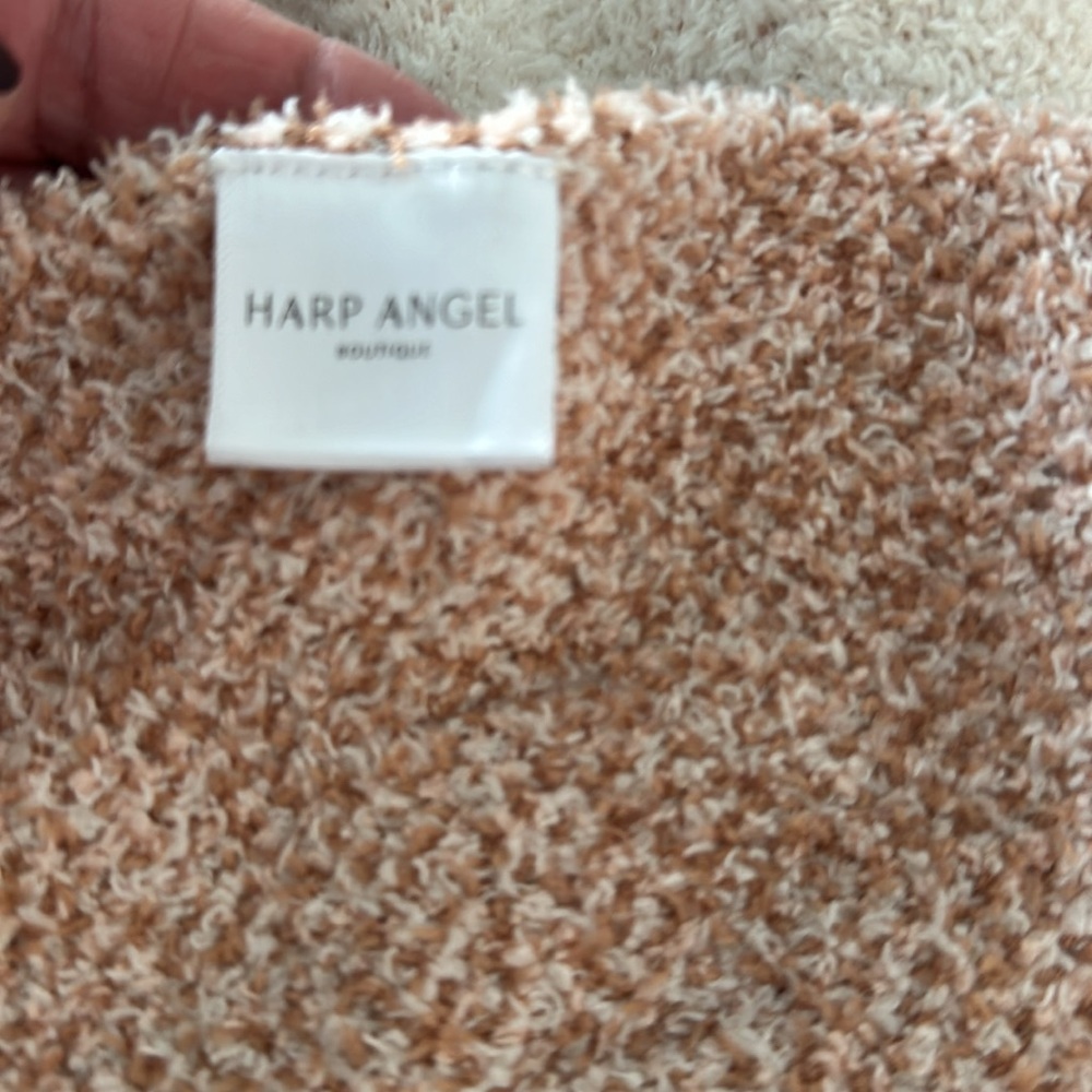 NEW Large Cozy Daisy Blanket - Picture 7 of 8